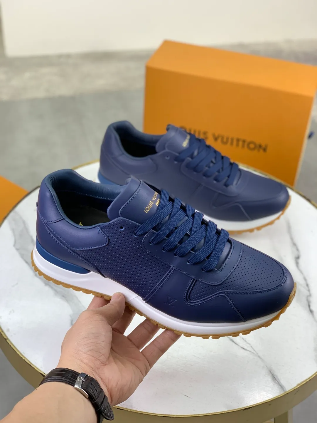 Men's men's shoes 💰P680 new style 💶 punched series [LOUIS VUITTON] (original order) new style 🍀LV Louis Vuitton * - top version of LV classic trendy shoes! Made of imported original cowhide and water-dyed cowhide lining. The latest original wear-resistant rubber combination outsole! High quality products! Multiple colors available, code number: 39-45 (38 46 customized)